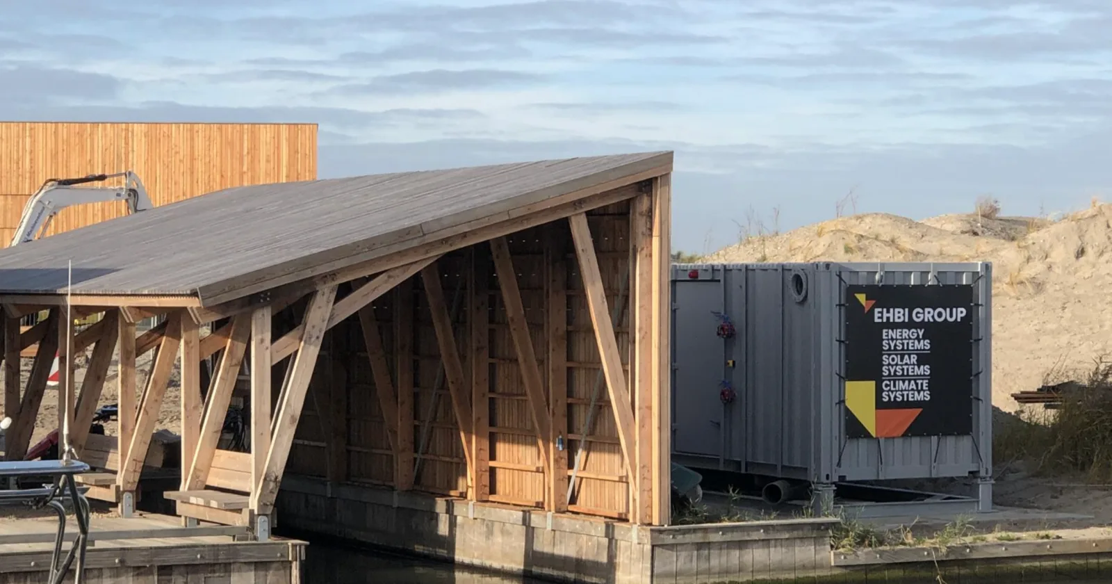EHBI Group accu-container op Marker Wadden